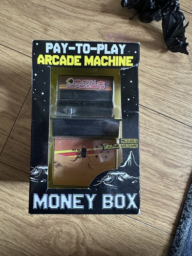 Space invaders pay to play - space,