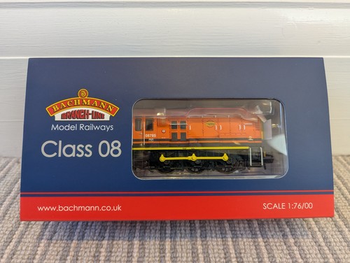 Bachmann 124 class 08785 - class, 08