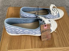 Mantaray Ladies Flat Canvas