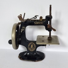 DECORATIVE FOR PARTS ANTIQUE SINGER MODEL 20 TOY SEWING MACHINE MADE IN USA