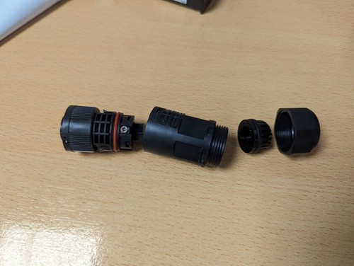 Single phase power connector - phase,
