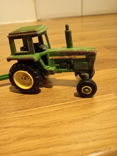 Green tractor and - 1/64,