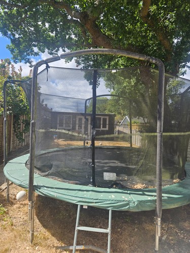 14ft trampoline with enclosure
