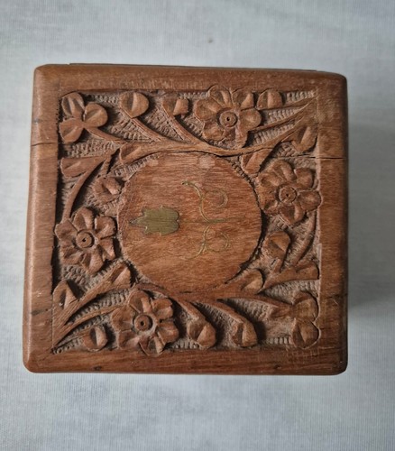 Vintage hand carved - ​vintage,