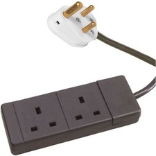 5A ROUND PIN PLUG FITTED TO TWIN 13A TRAILING SOCKET WHITE  230V 240V 5A MAX!