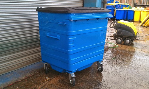 1100 litre metal - metal, wheelie