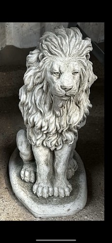 Standing lion - standing,