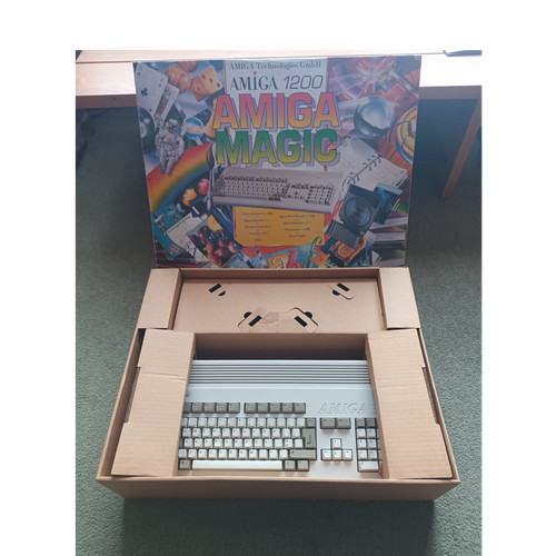 Working boxed amiga 1200 - 1200, with