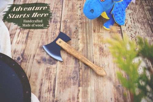 Small wooden axe - small,