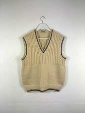 Guernsey Woollens V-neck cable