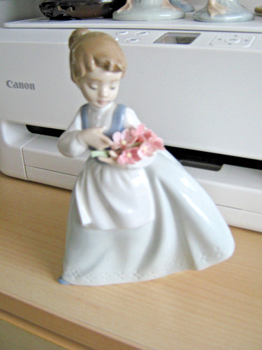 Nao lladro figurine girl - by,