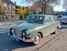 PHOTO  1967 VANDEN PLAS
