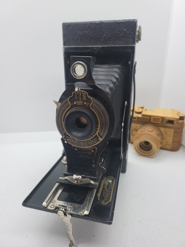 Vintage kodak brownie 2c - vintage, no.