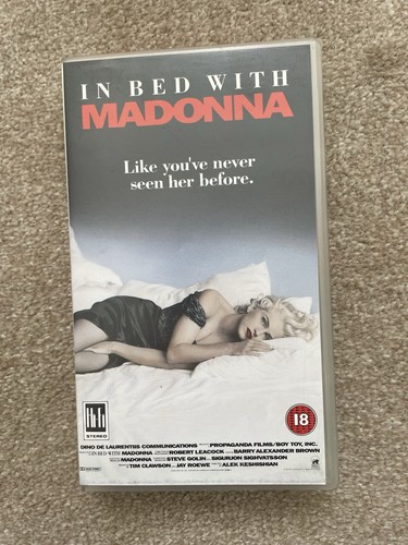 Bed with madonna vhs - in,