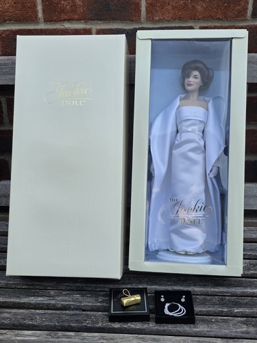 Jackie doll franklin mint - franklin,