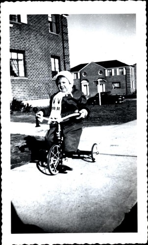Vtg snapshot photo young child - vtg,