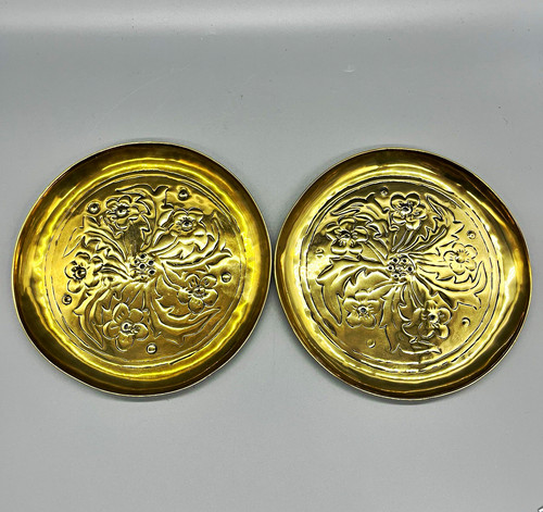 Pair vintage brass plates - vintage,