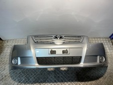 2011 TOYOTA AVENSIS FRONT BUMPER WITH FOG LIGHTS GENUINE SILVER