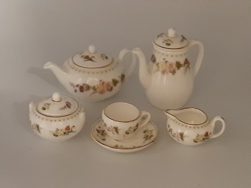 Wedgwood miniature tea set - miniature,