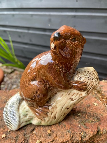 Beswick beaver log 2195 - beaver,