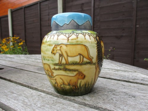 Moorcroft pottery pride of - moorcroft,