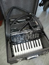12 bass Piano accordian