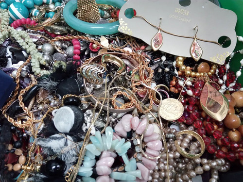 2kg costume jewellery - costume, bundle