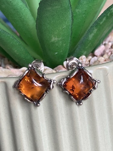 Square amber leaf - amber, stud