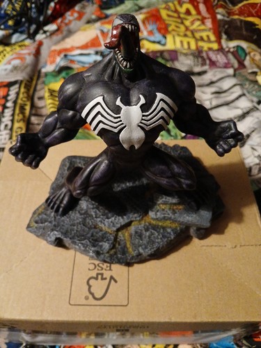 Marvel comics venom statue - -,