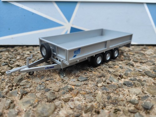 Ifor williams tri axle - 1:32,