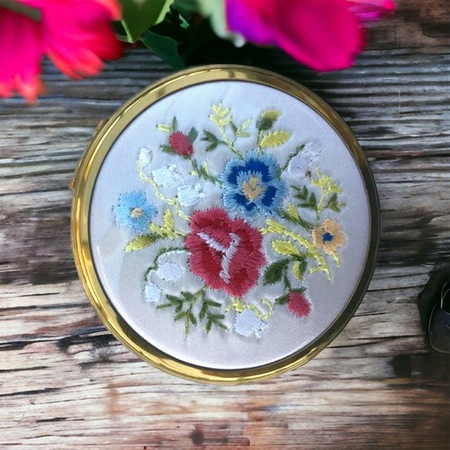 Vintage trinket box - trinket,