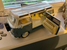 Vintage Lil Bratz transforming bus with Ailani and HTF accessories