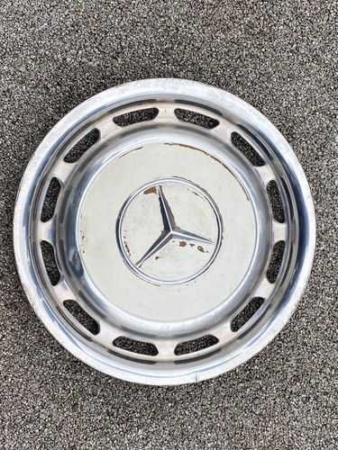 Mercedes w123 wheel trim - ,