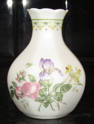 Royal doulton bud vase - doulton, (