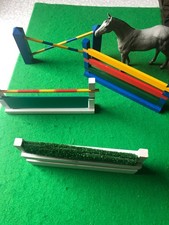 4 jumps 4" tall,1 solid grey horse, jumps ideal for Sindy.