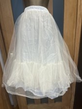 LAYERS NET HOOPLESS WEDDING