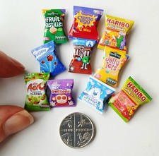 DOLLS HOUSE MINIATURE 1:12 * 10 X MIXED SWEET PACKETS * COMBINED P+P (S1)