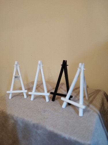 Plastic mini easels x 8 - easels,