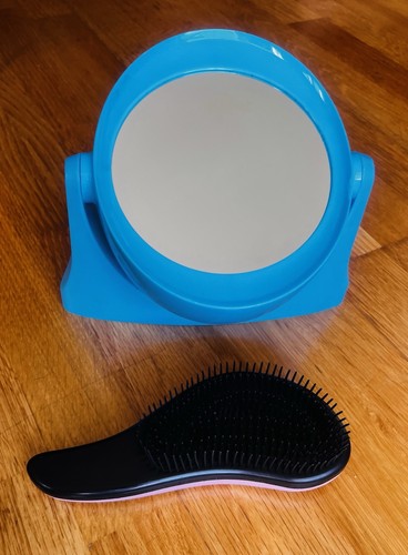 Vanity mirror detangling - &,