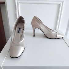 Vintage Gold tone cream