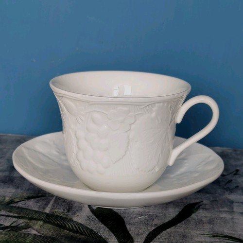 Wedgwood strawberry and - strawberry, vine