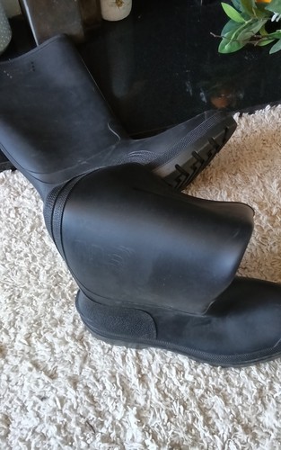 Black wellies size one - size,