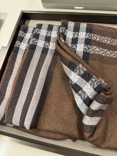 Burberry giant check - burberry,