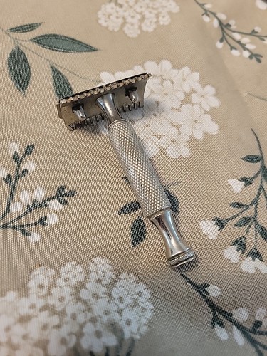 Wade butcher safety razor - &, de