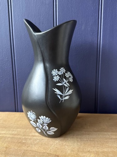 Black and white sylvac vase - white,