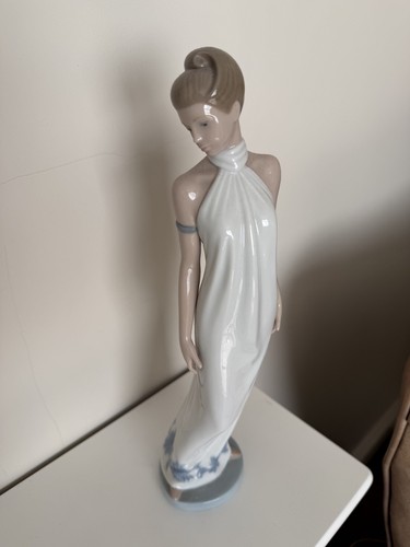 Porcelain figure nao - porcelain, lladro
