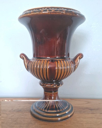 Dartmouth pottery urn - urn, 67b