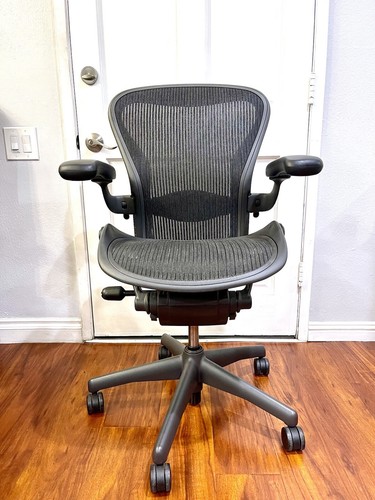 Herman miller aeron - chair, size