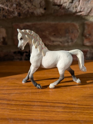 Retired schleich white arabian - schleich,