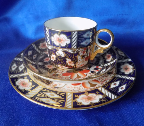 Vintage royal crown derby - crown,